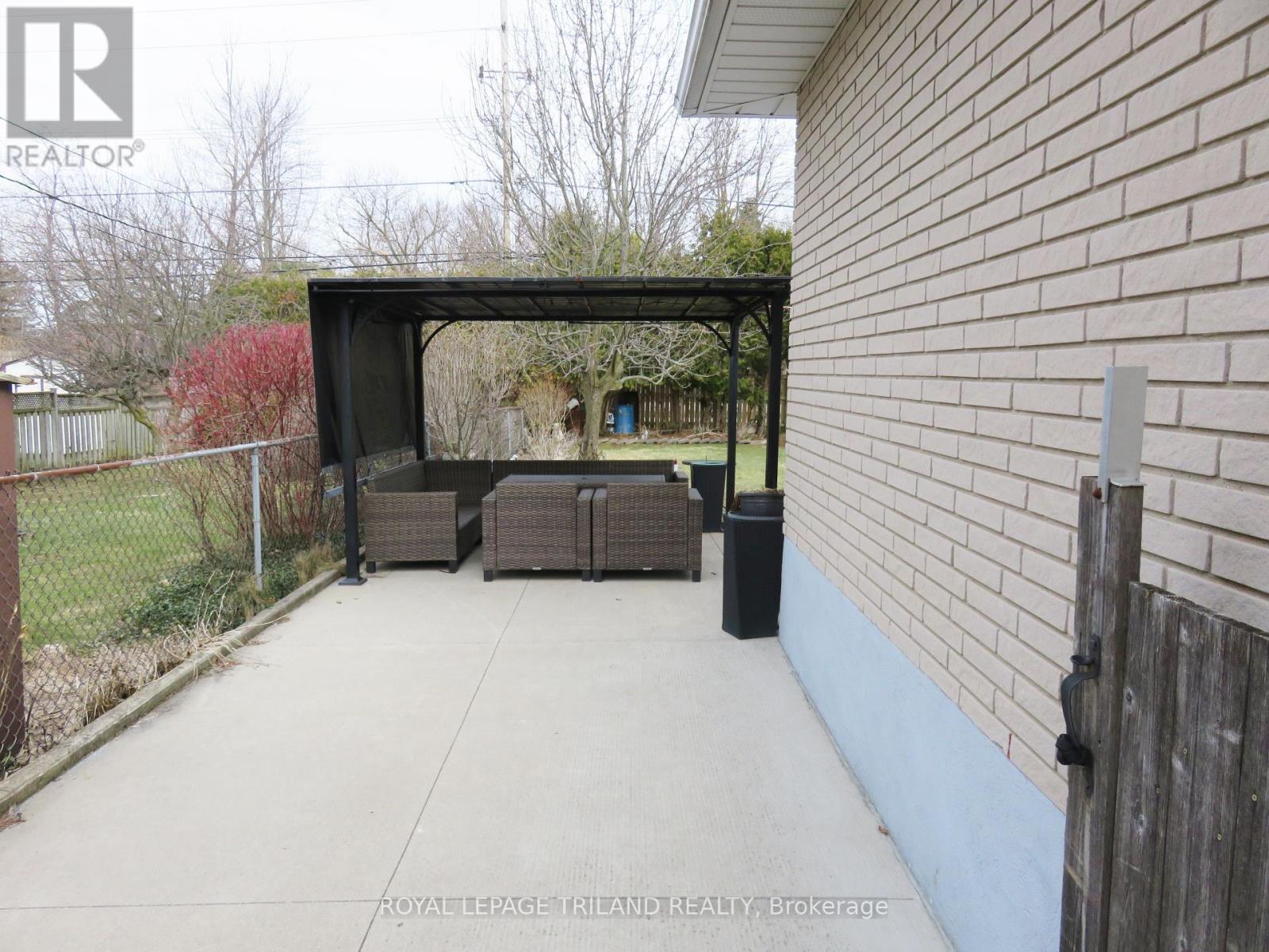 Photo 15 of 17 for 1471 Perth Avenue