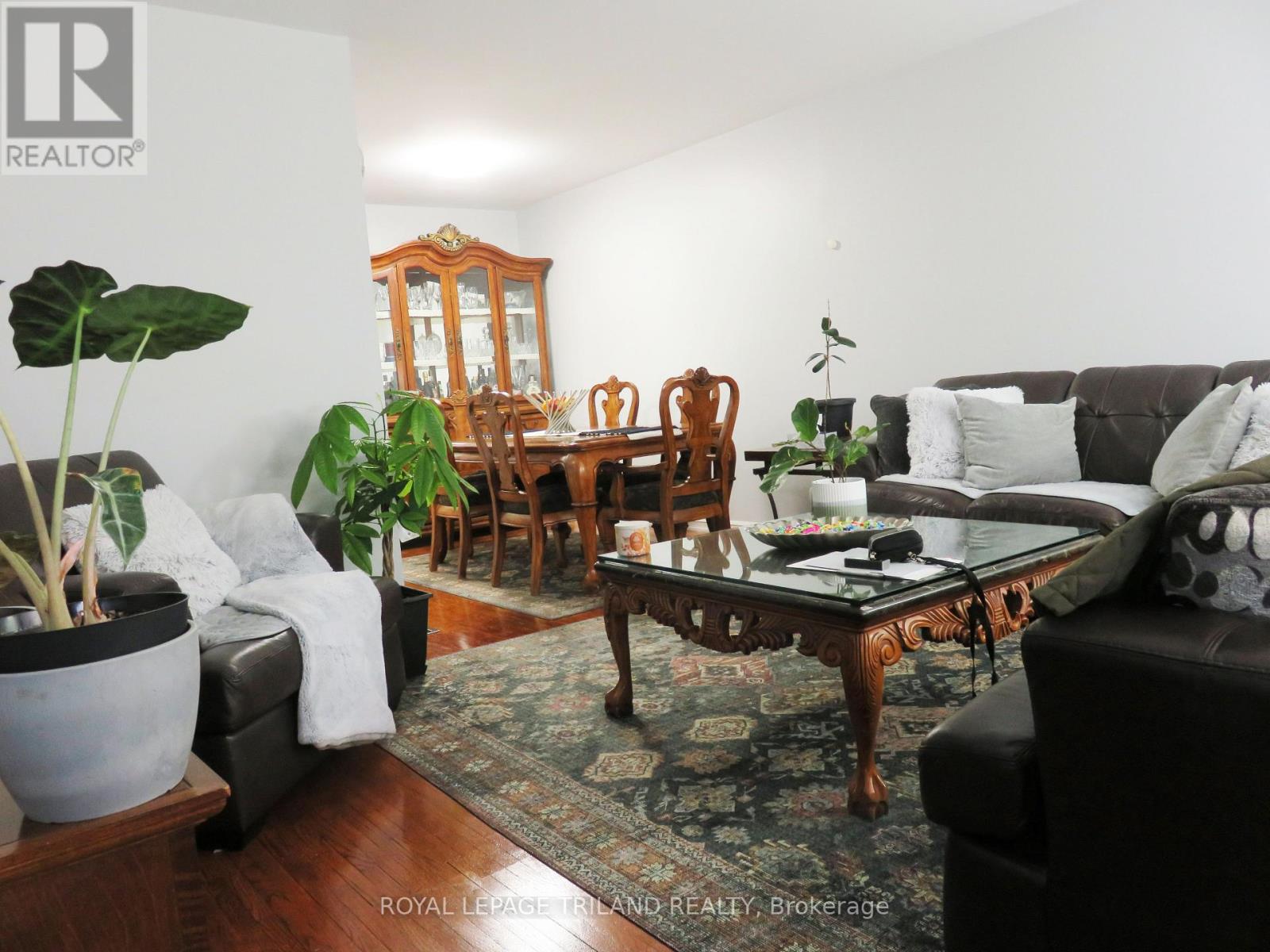 Photo 4 of 17 for 1471 Perth Avenue