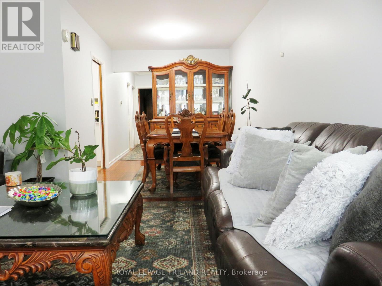 Photo 5 of 17 for 1471 Perth Avenue