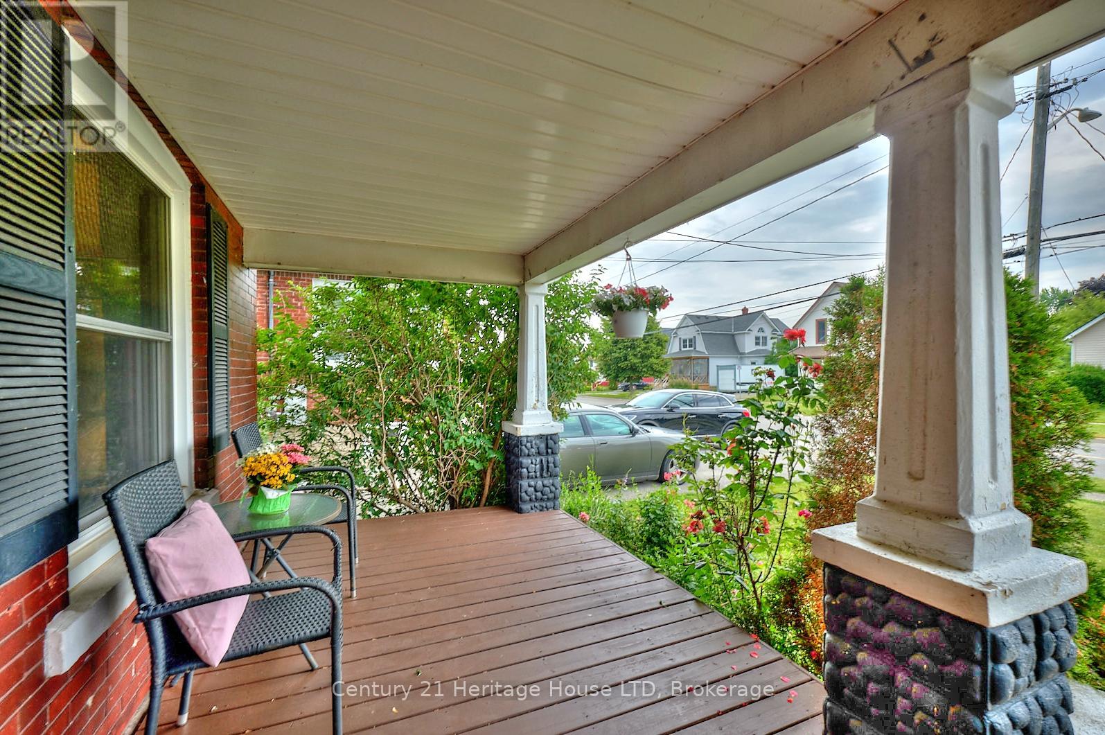 218 Phipps Street, Fort Erie (Central), Ontario  L2A 2V5 - Photo 9 - X12928368