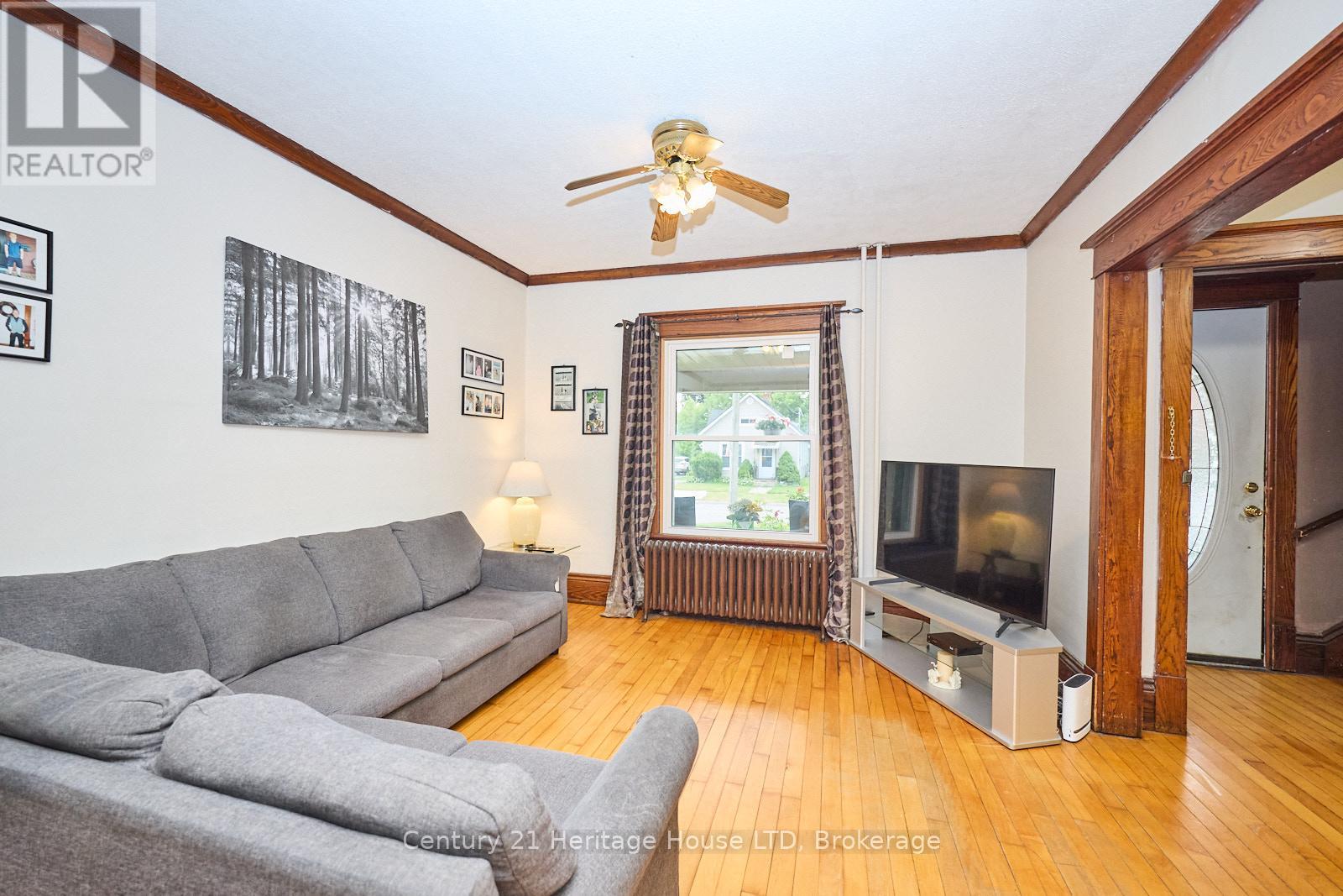 218 Phipps Street, Fort Erie (Central), Ontario  L2A 2V5 - Photo 11 - X12928368