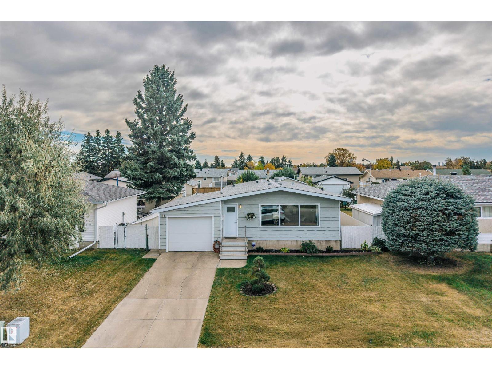7811 148 Av Nw, Edmonton, Alberta  T5C 2T8 - Photo 1 - E4479335