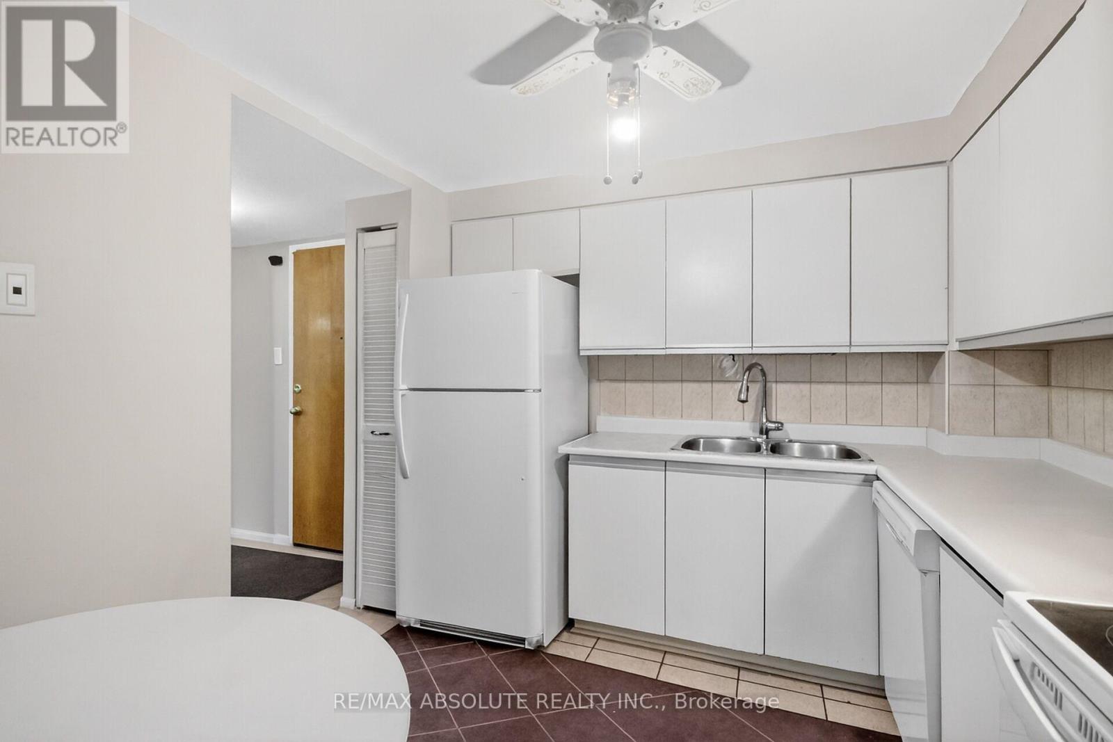 315 - 960 Teron Road, Ottawa, Ontario  K2K 2B6 - Photo 7 - X12928738