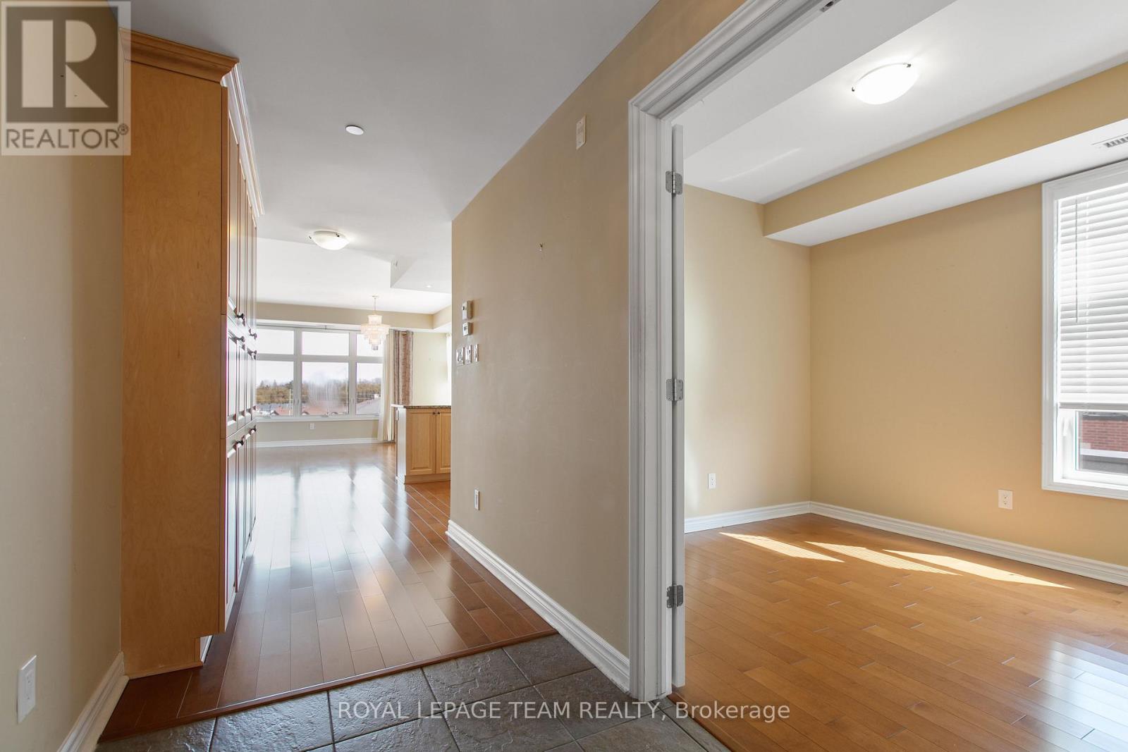 401 - 659 Sue Holloway Drive, Ottawa, Ontario  K2J 5W4 - Photo 7 - X12928920