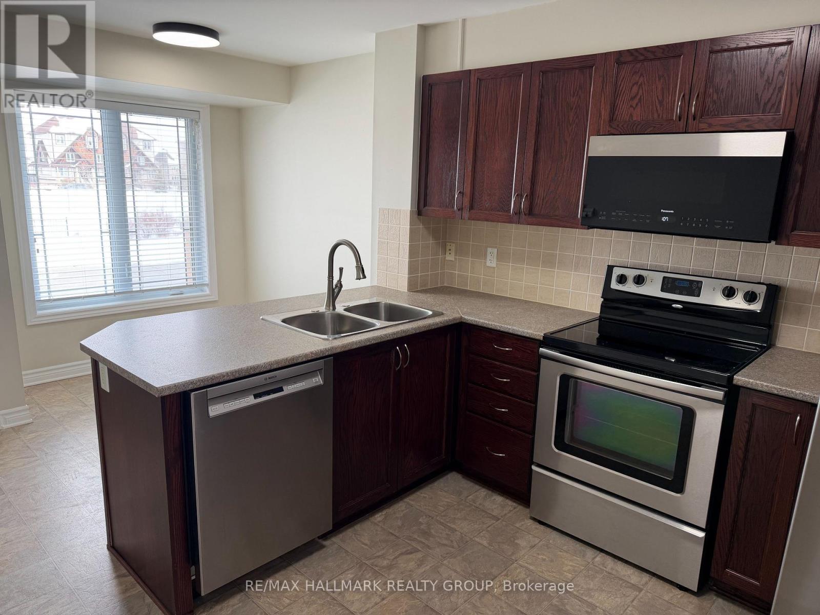 35 - 755 Lakeridge Drive, Ottawa, Ontario  K4A 0N5 - Photo 4 - X12928980