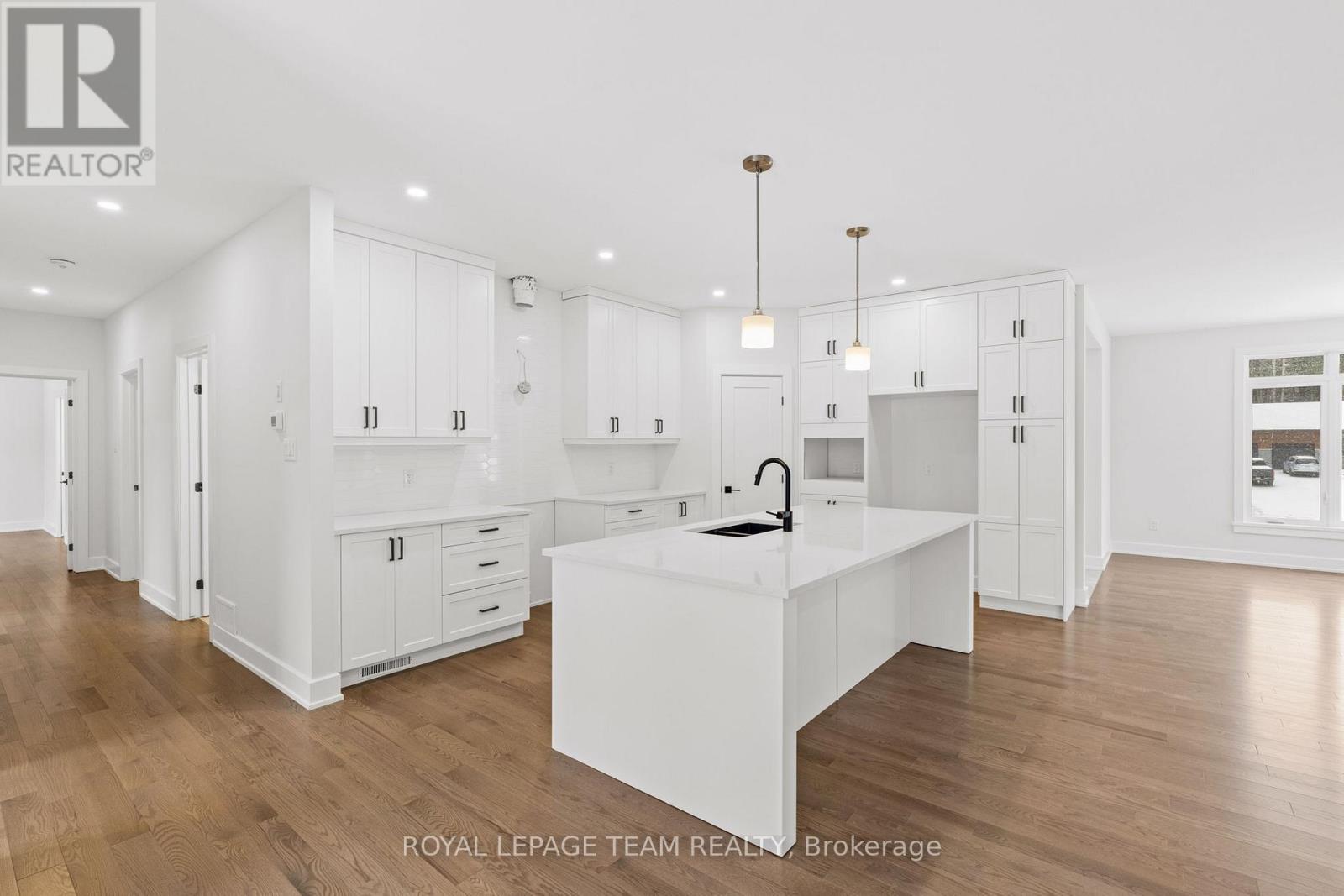 79 Hogan Drive, Mcnab/braeside, Ontario  K7S 0L1 - Photo 13 - X12929046