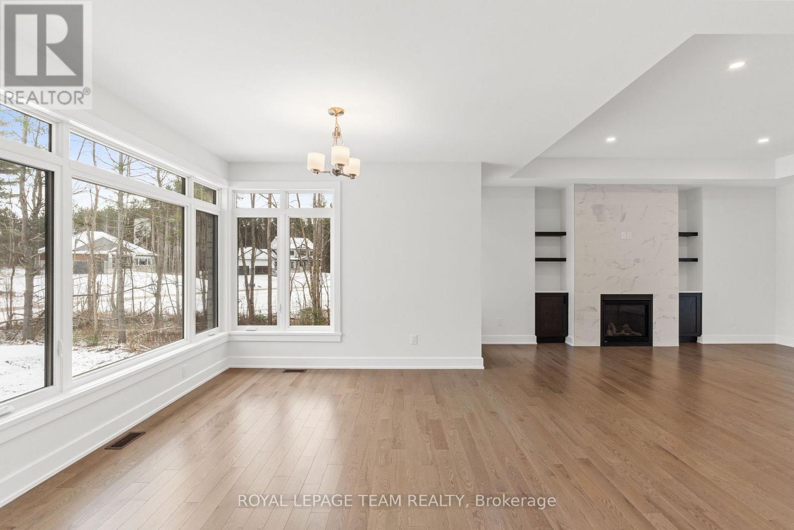 79 Hogan Drive, Mcnab/braeside, Ontario  K7S 0L1 - Photo 4 - X12929046