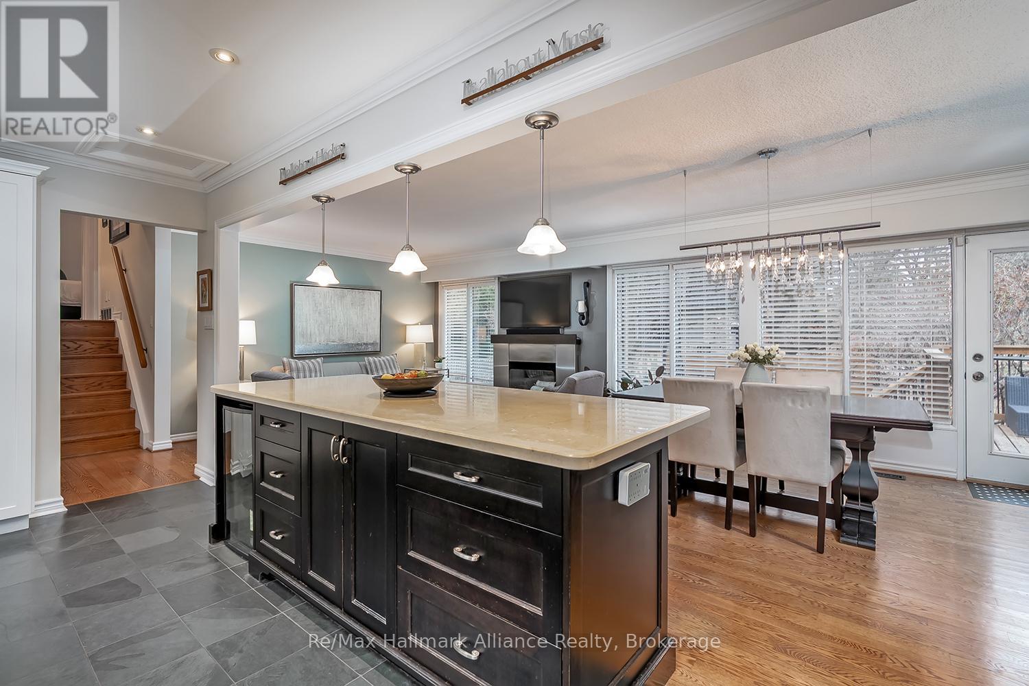 183 Westminster Drive, Oakville, Ontario  L6L 4H8 - Photo 10 - W12928798