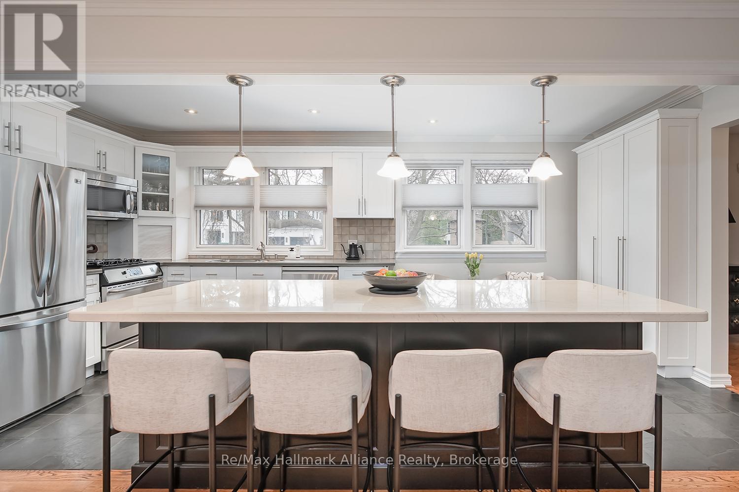 183 Westminster Drive, Oakville, Ontario  L6L 4H8 - Photo 11 - W12928798