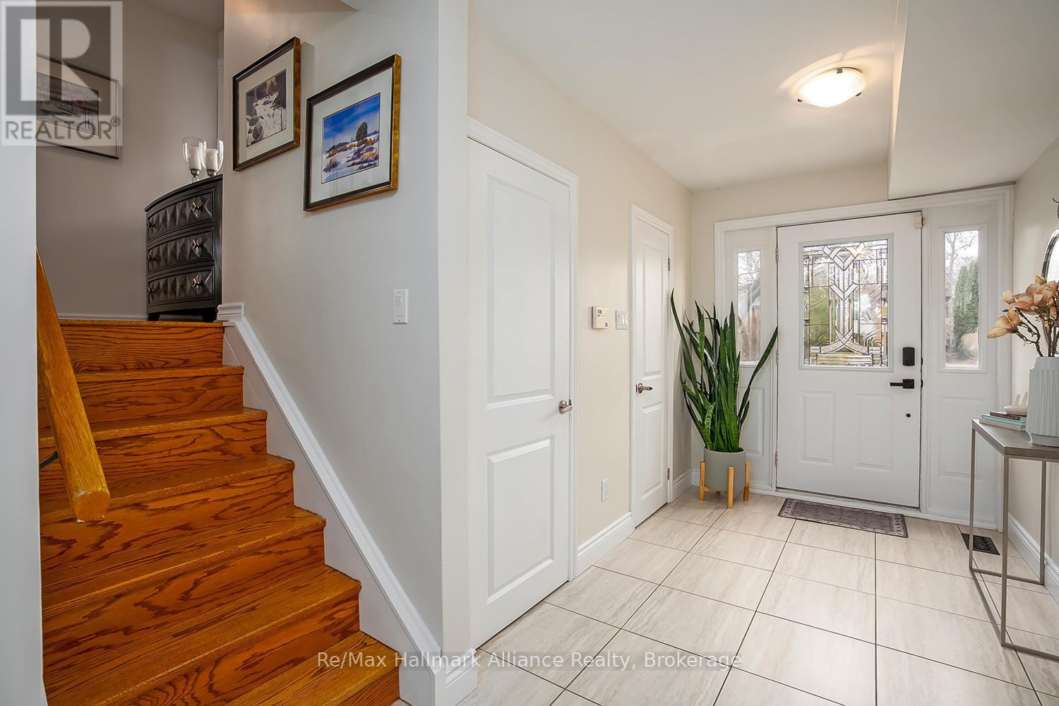 183 Westminster Drive, Oakville, Ontario  L6L 4H8 - Photo 4 - W12928798