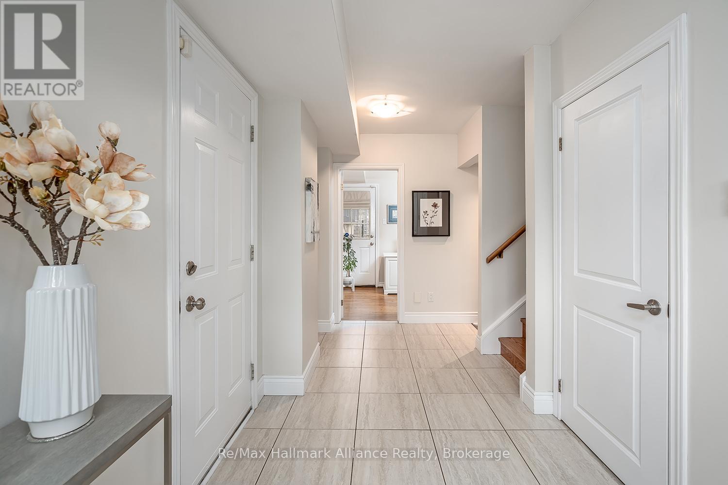 183 Westminster Drive, Oakville, Ontario  L6L 4H8 - Photo 5 - W12928798