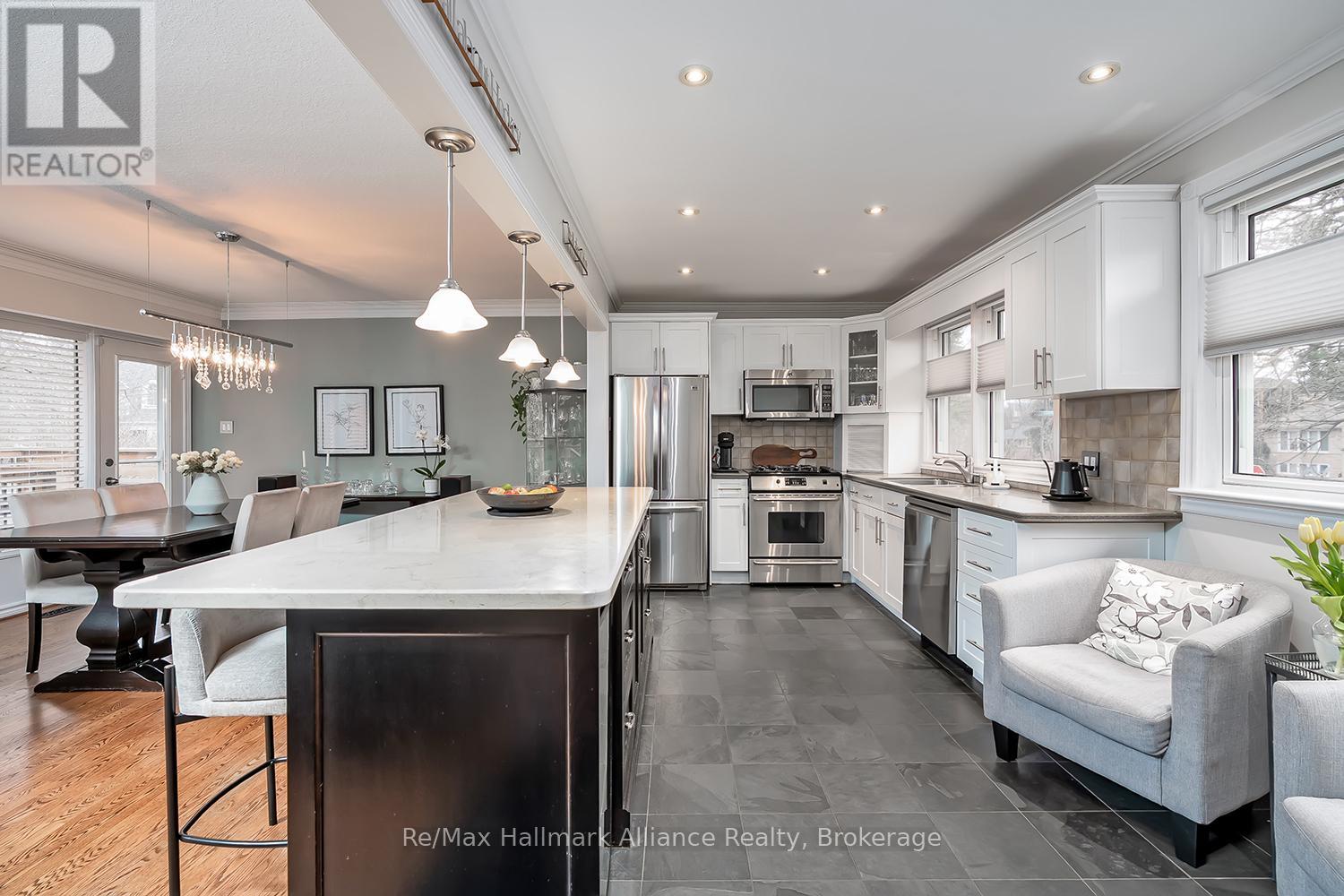 183 Westminster Drive, Oakville, Ontario  L6L 4H8 - Photo 7 - W12928798