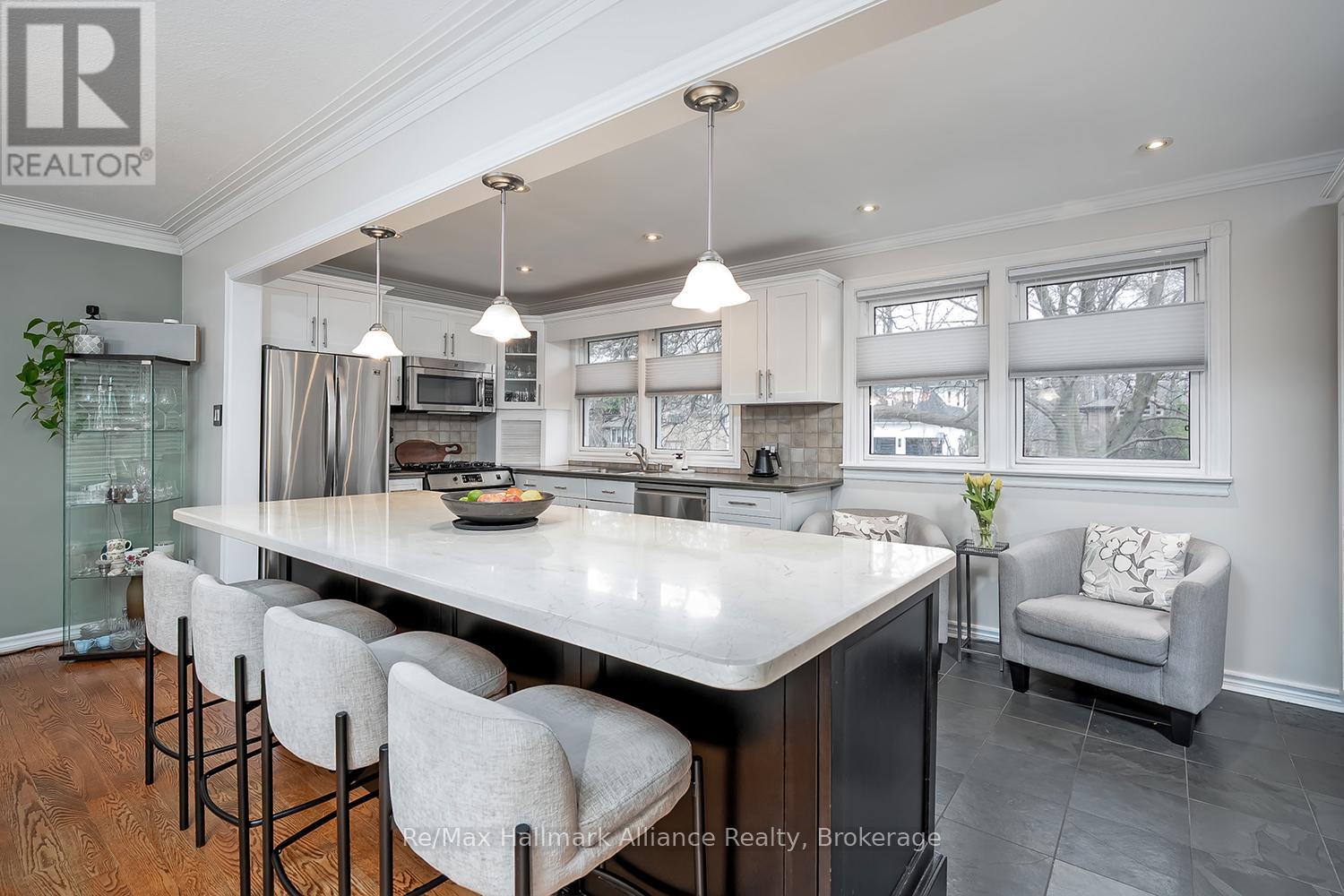 183 Westminster Drive, Oakville, Ontario  L6L 4H8 - Photo 8 - W12928798