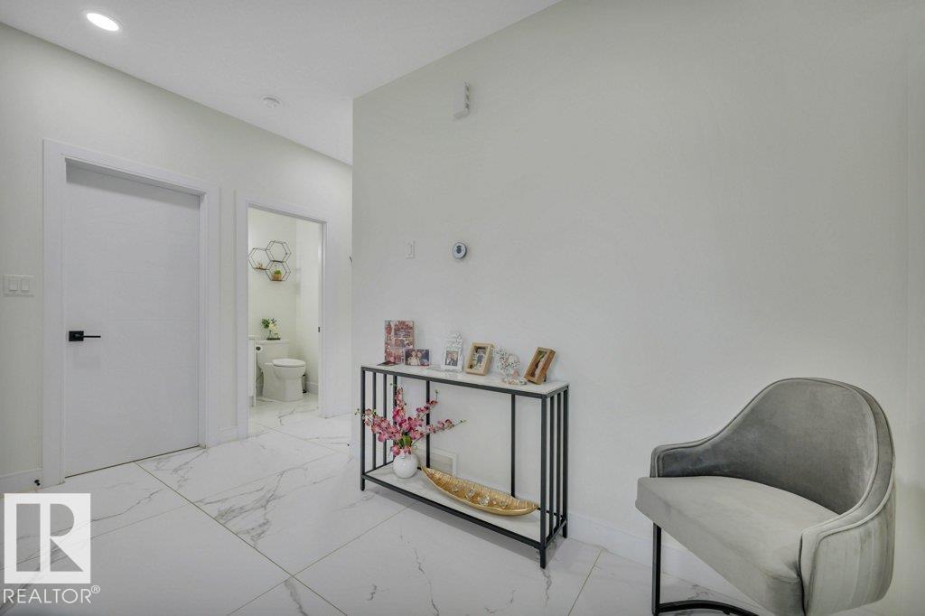 1232 Eaton Ln Nw, Edmonton, Alberta  T6M 1M9 - Photo 3 - E4479276