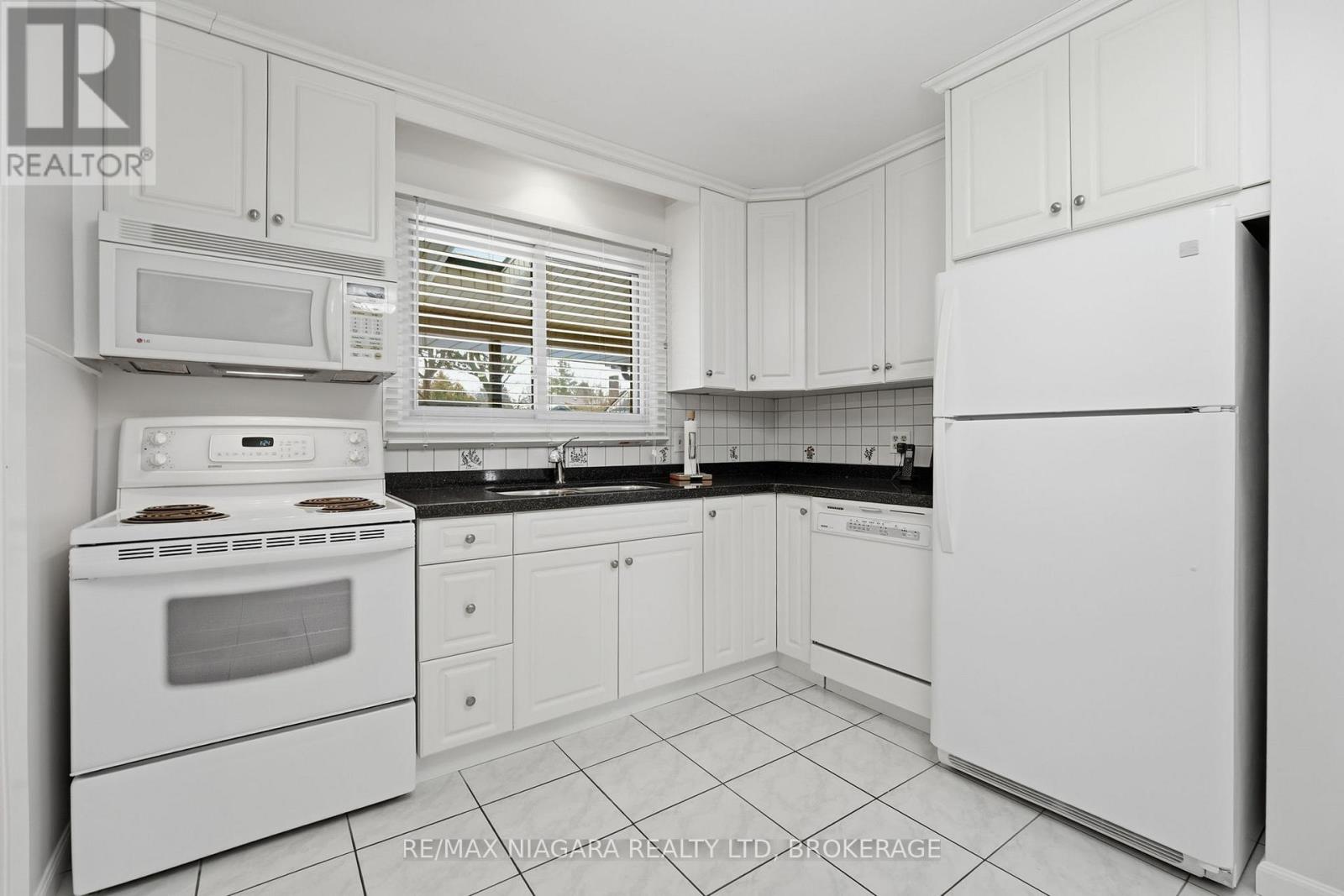 17 The Cedars, St. Catharines (Vine/linwell), Ontario  L2M 6M7 - Photo 9 - X12928776