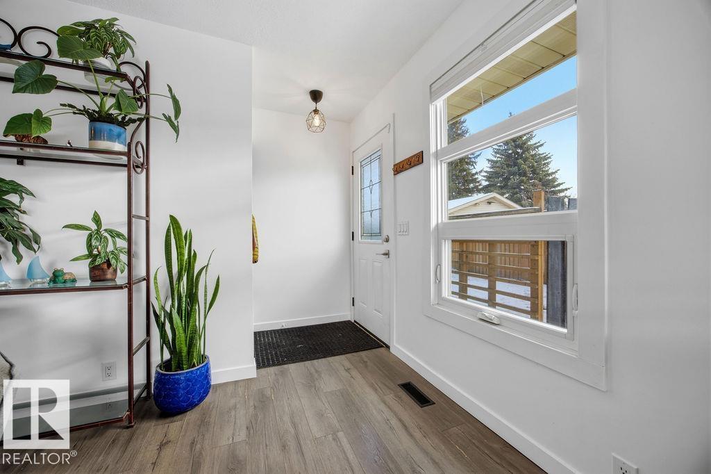 8816 25a Av Nw, Edmonton, Alberta  T6K 2W7 - Photo 6 - E4479294