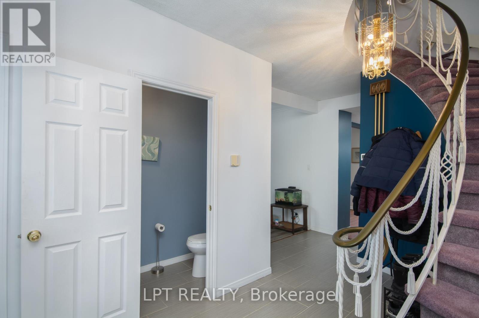 412 Montreal Road, Ottawa, Ontario  K1K 0V4 - Photo 4 - X12796482