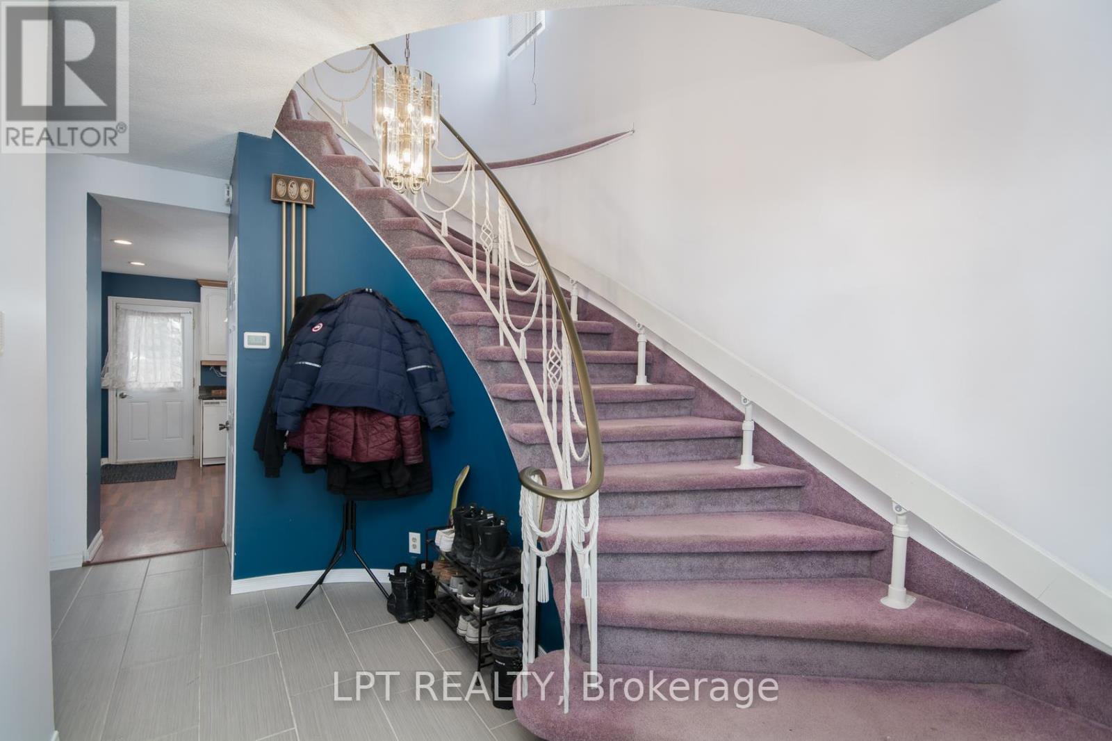 412 Montreal Road, Ottawa, Ontario  K1K 0V4 - Photo 5 - X12796482