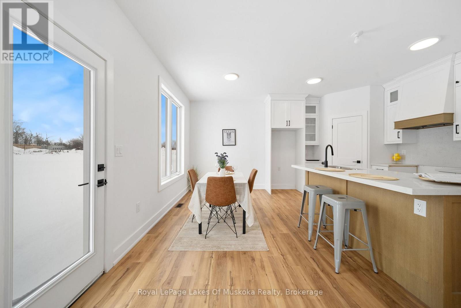 1 Meadow Acres Road, Oro-Medonte, Ontario  L0K 2G1 - Photo 13 - S12928836