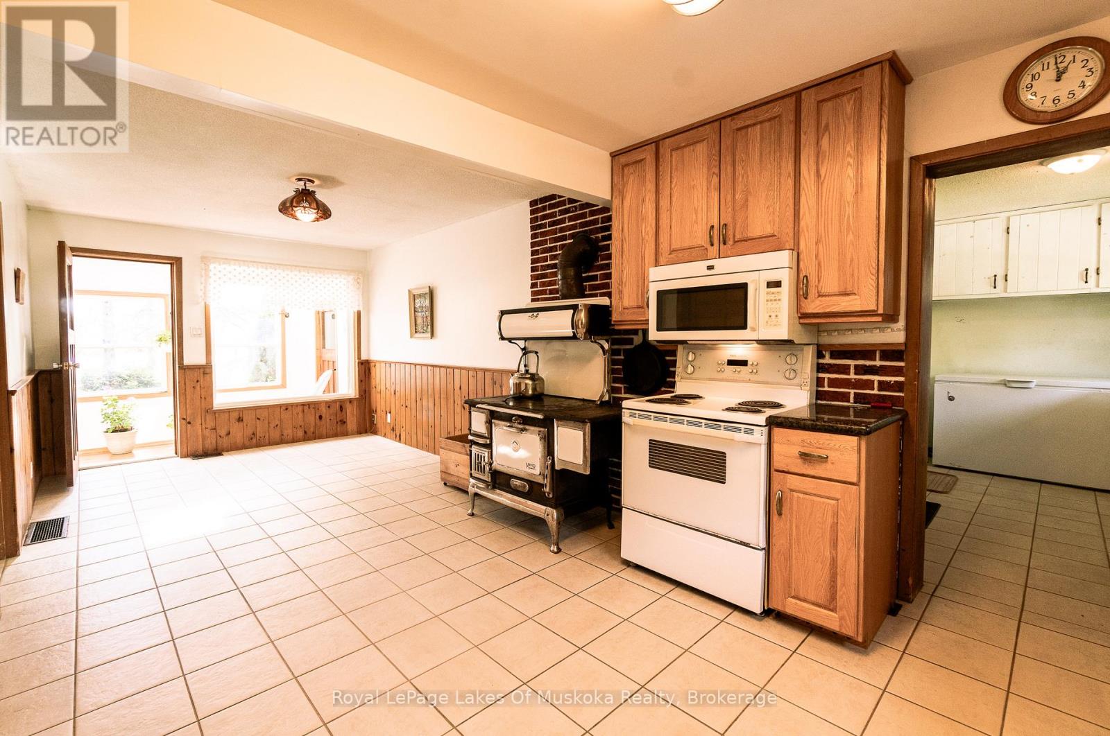 96 520 Highway W, Burk's Falls, Ontario  P0C 1A0 - Photo 16 - X12928874