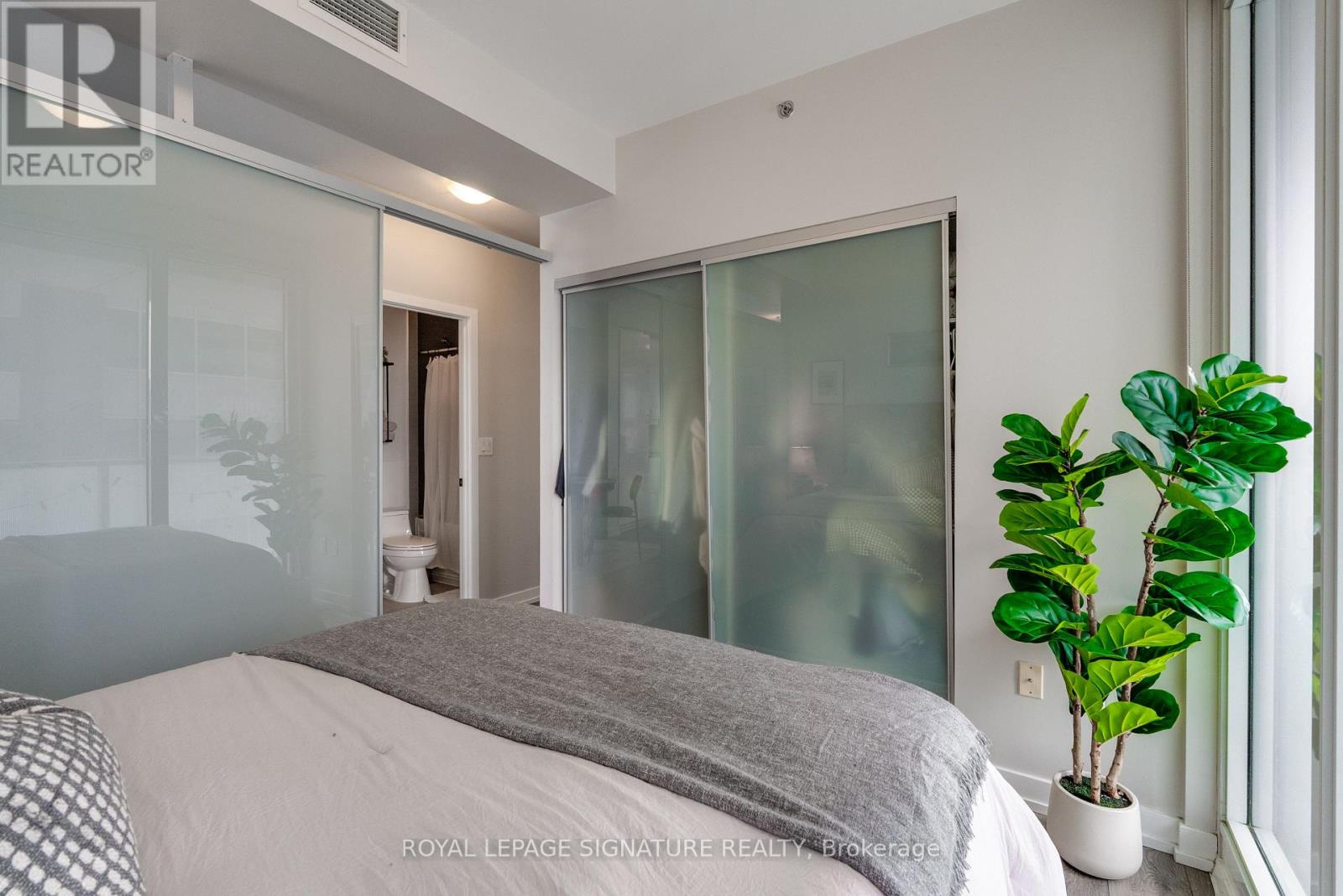 2503 - 426 University Avenue, Toronto (University), Ontario  M5G 1S9 - Photo 10 - C12928816