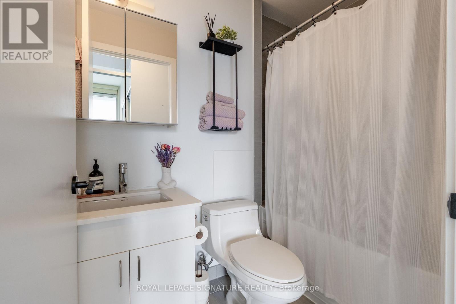 2503 - 426 University Avenue, Toronto (University), Ontario  M5G 1S9 - Photo 13 - C12928816