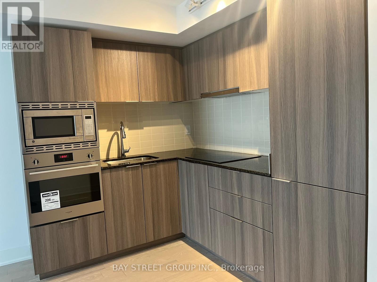 2418 - 955 Bay Street, Toronto (Bay Street Corridor), Ontario  M5S 0C6 - Photo 5 - C12928950