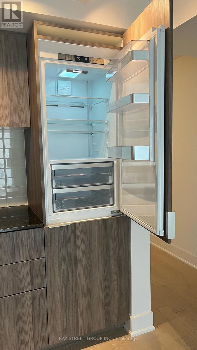 2418 - 955 Bay Street, Toronto (Bay Street Corridor), Ontario  M5S 0C6 - Photo 8 - C12928950