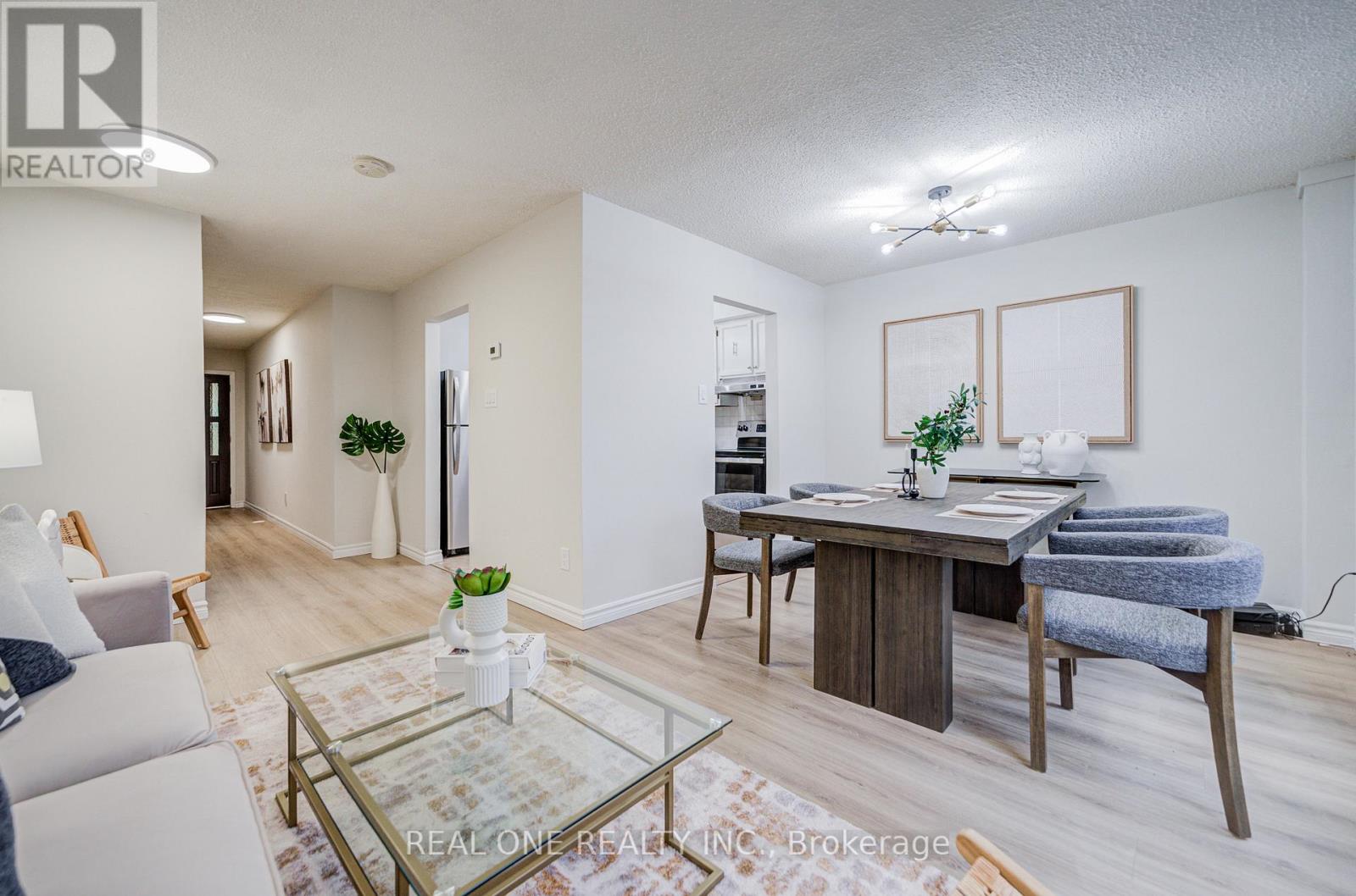 81 Elsa Vine Way, Toronto (Bayview Village), Ontario  M2J 4H8 - Photo 5 - C12929042