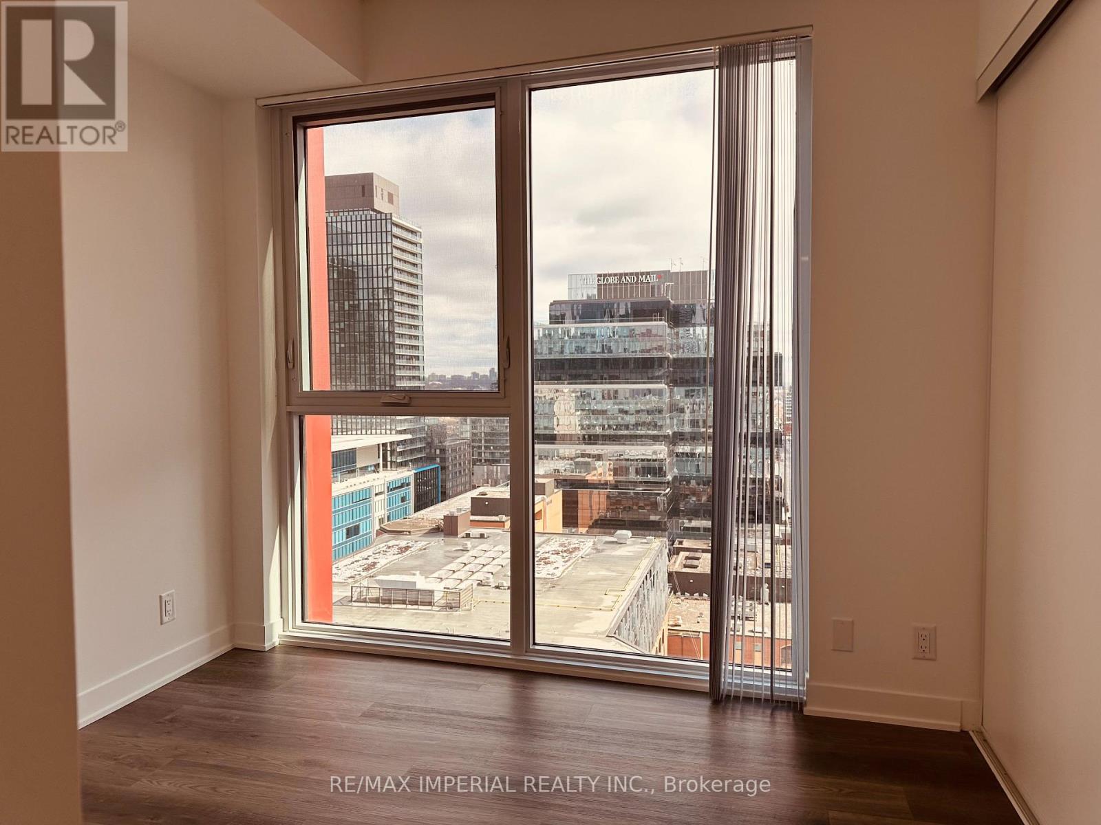 2106 - 180 Front Street E, Toronto (Moss Park), Ontario  M5A 0A9 - Photo 3 - C12929056