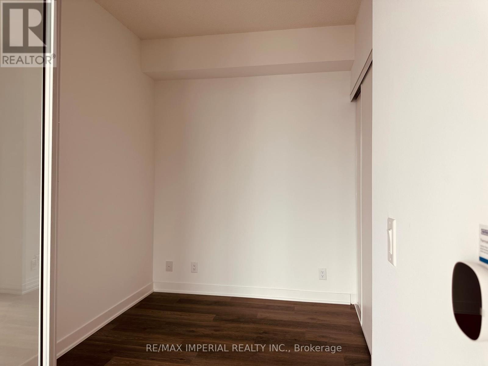 2106 - 180 Front Street E, Toronto (Moss Park), Ontario  M5A 0A9 - Photo 5 - C12929056