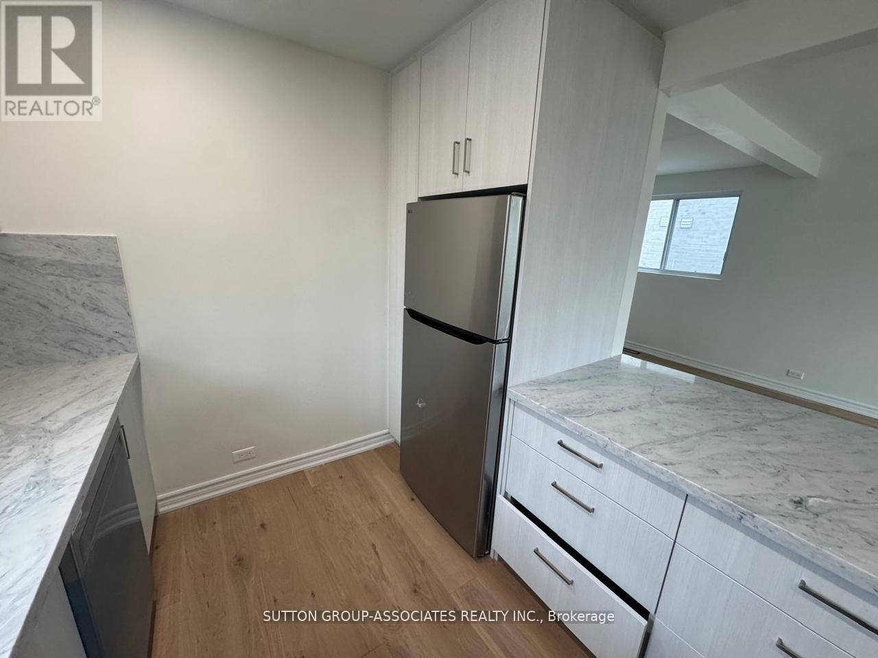 121 Yardley Avenue, Toronto (O'connor-Parkview), Ontario  M4B 2B3 - Photo 4 - E12928780