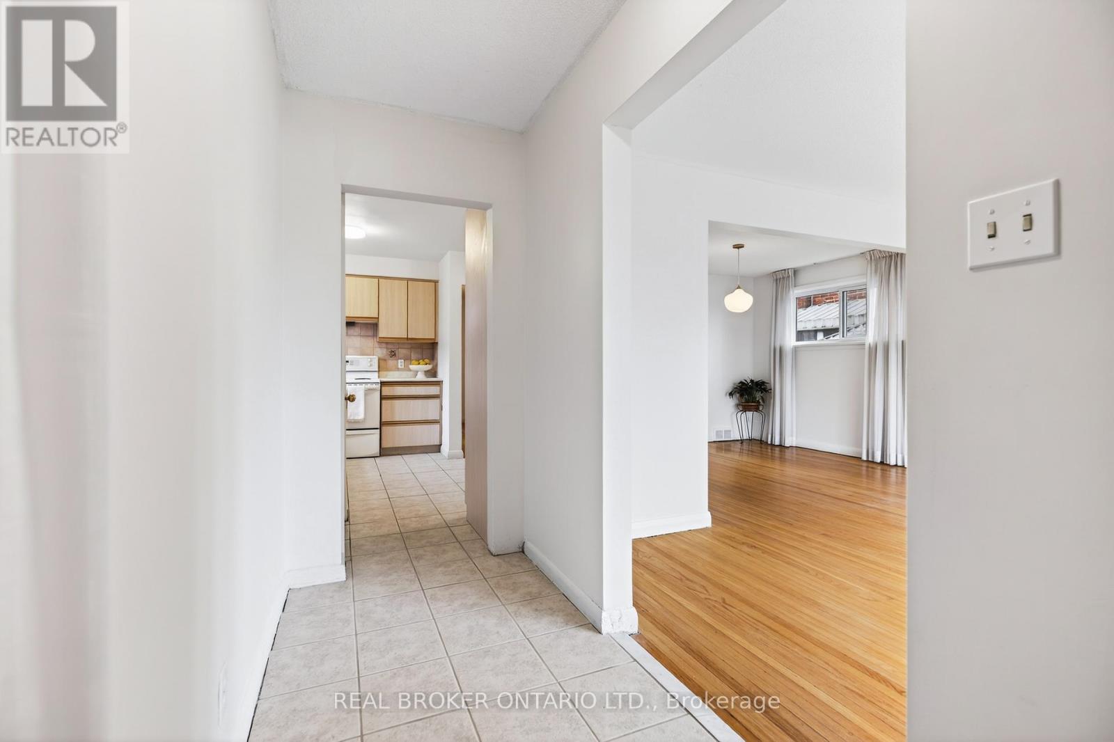 141 Ellesmere Road, Toronto, Ontario  M1R 4C3 - Photo 4 - E12928918