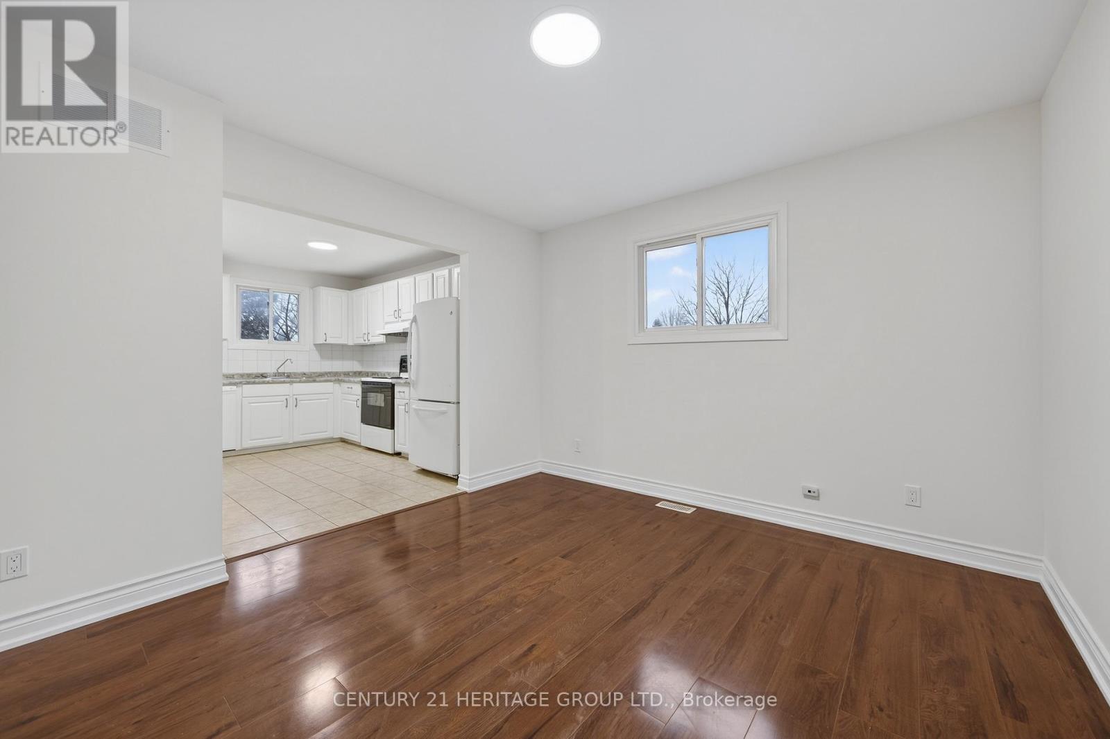 111 Ondrey Street, Bradford West Gwillimbury (Bradford), Ontario  L3Z 2X1 - Photo 10 - N12923036