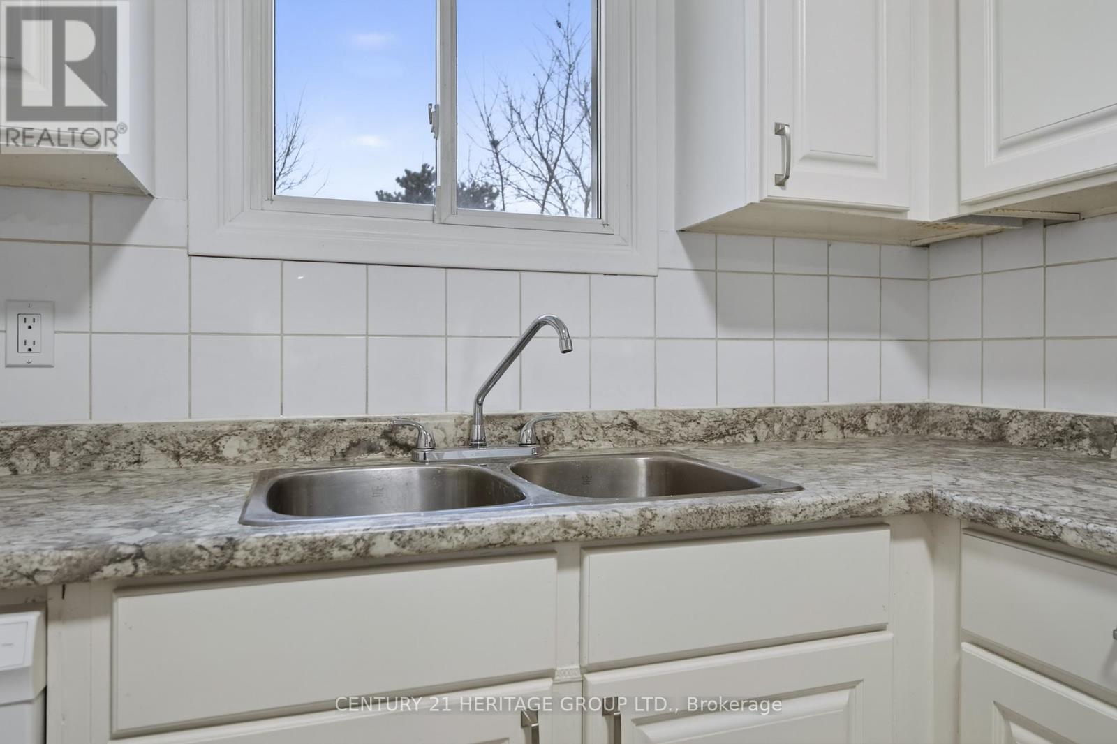 111 Ondrey Street, Bradford West Gwillimbury (Bradford), Ontario  L3Z 2X1 - Photo 8 - N12923036