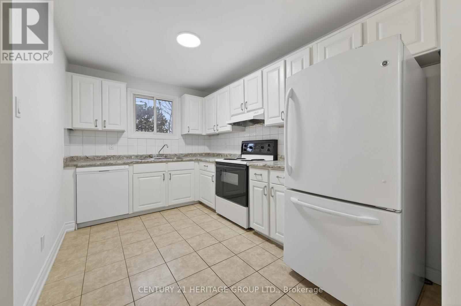 111 Ondrey Street, Bradford West Gwillimbury (Bradford), Ontario  L3Z 2X1 - Photo 5 - N12923036