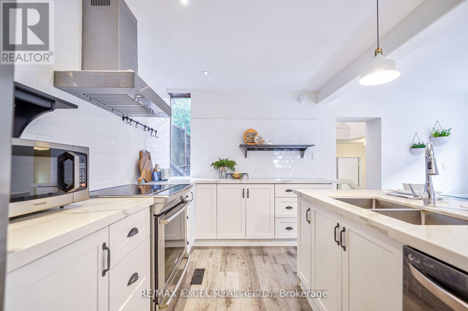 132 Glengarry Avenue, Toronto (Lawrence Park North), Ontario  M5M 1E2 - Photo 13 - C12895714