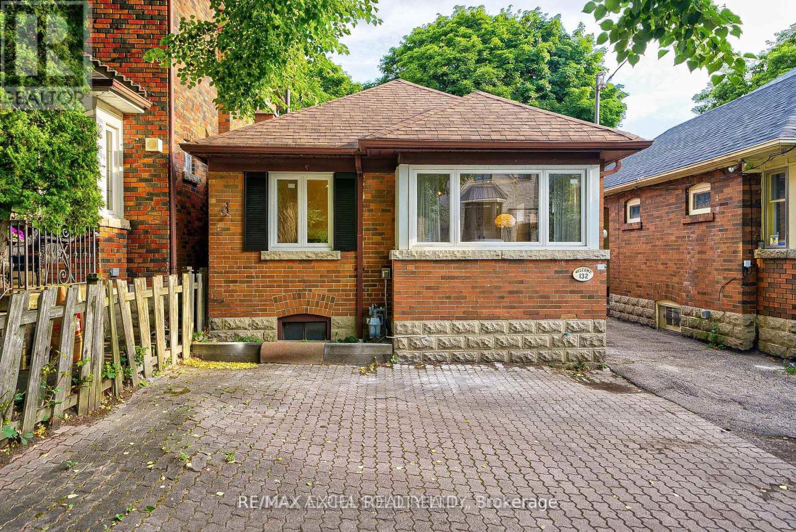132 Glengarry Avenue, Toronto (Lawrence Park North), Ontario  M5M 1E2 - Photo 2 - C12895714