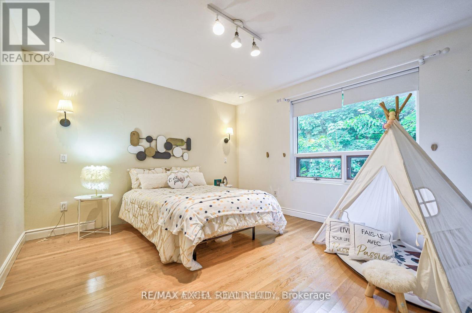 132 Glengarry Avenue, Toronto (Lawrence Park North), Ontario  M5M 1E2 - Photo 22 - C12895714