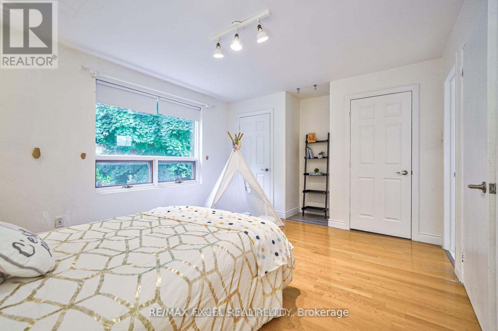 132 Glengarry Avenue, Toronto (Lawrence Park North), Ontario  M5M 1E2 - Photo 23 - C12895714