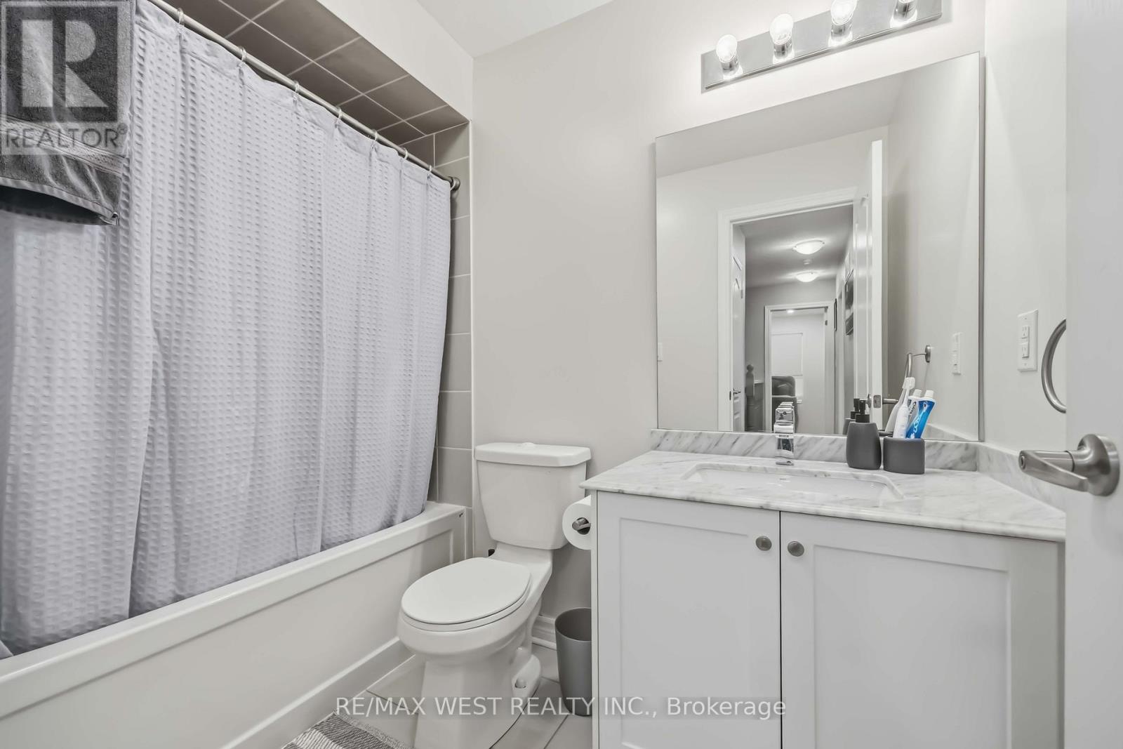 32 - 3905 Major Mackenzie Drive, Vaughan (Vellore Village), Ontario  L4H 4J9 - Photo 28 - N12928746