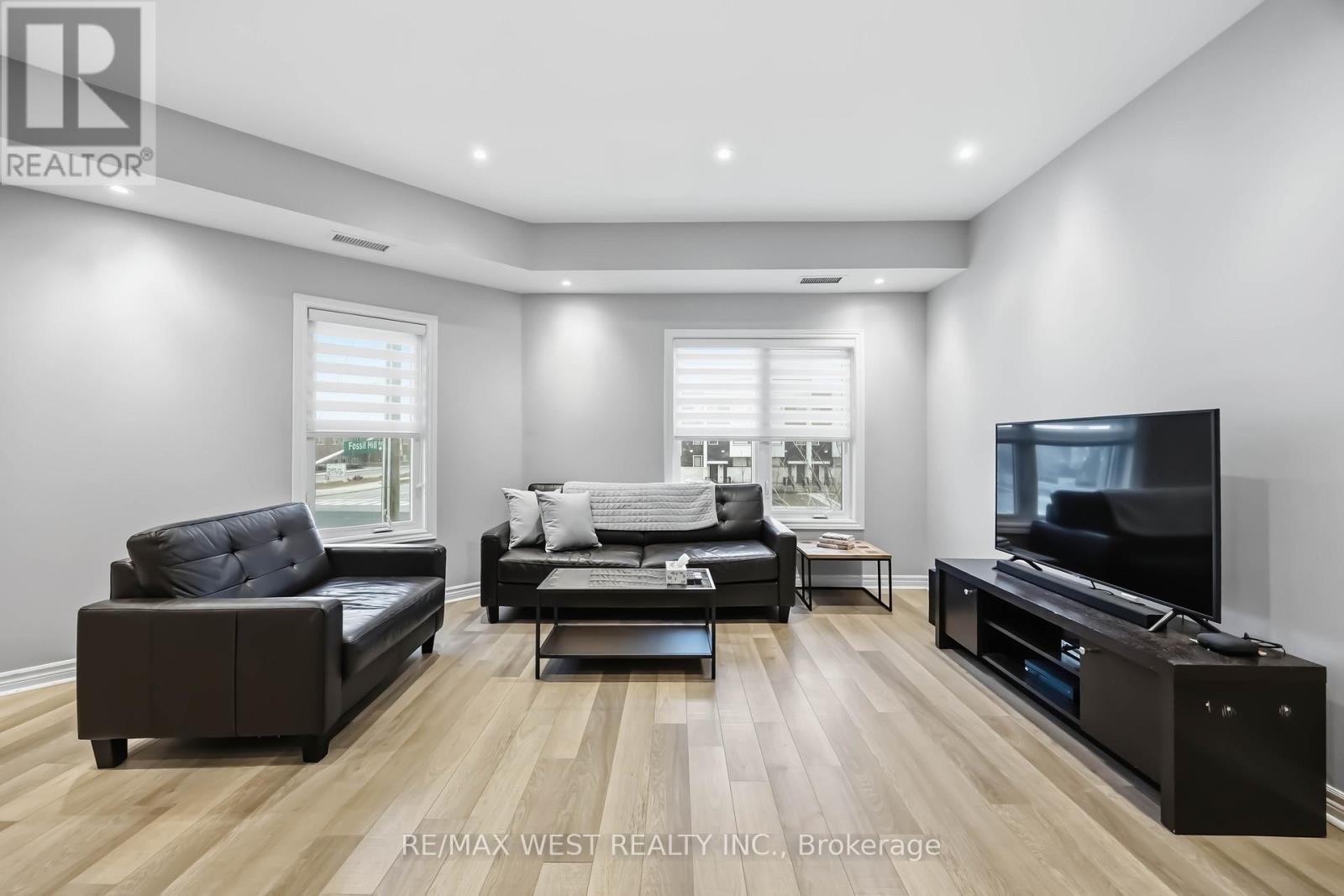 32 - 3905 Major Mackenzie Drive, Vaughan (Vellore Village), Ontario  L4H 4J9 - Photo 7 - N12928746