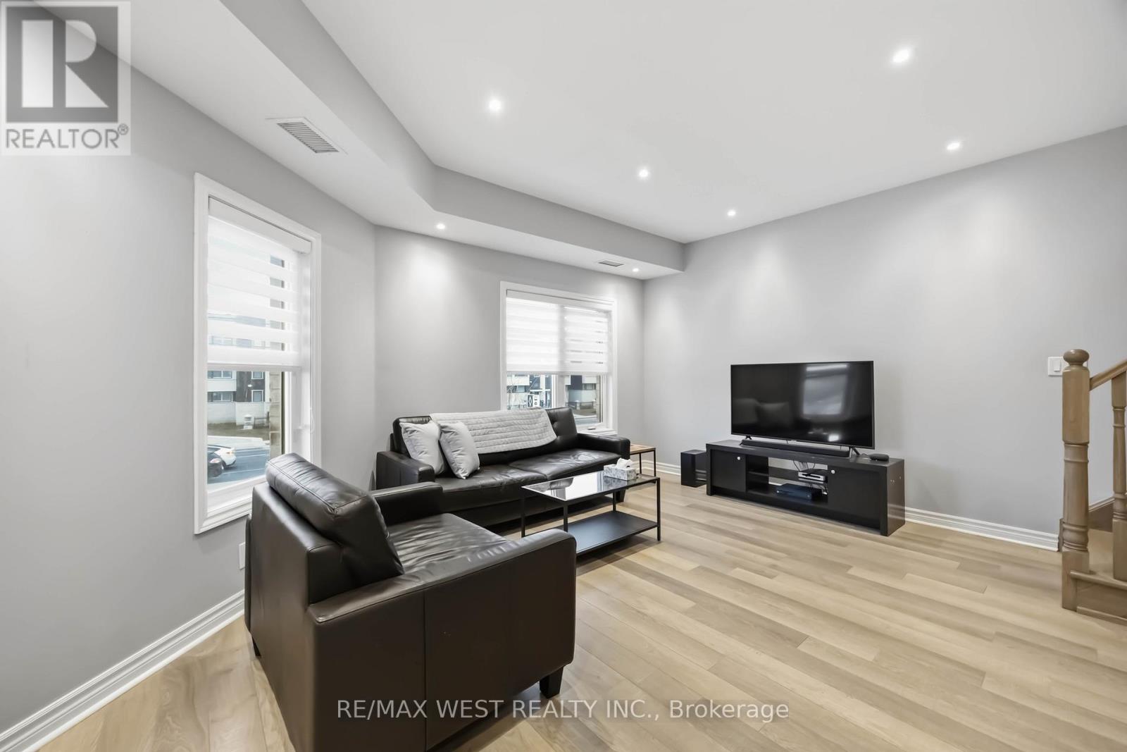 32 - 3905 Major Mackenzie Drive, Vaughan (Vellore Village), Ontario  L4H 4J9 - Photo 8 - N12928746