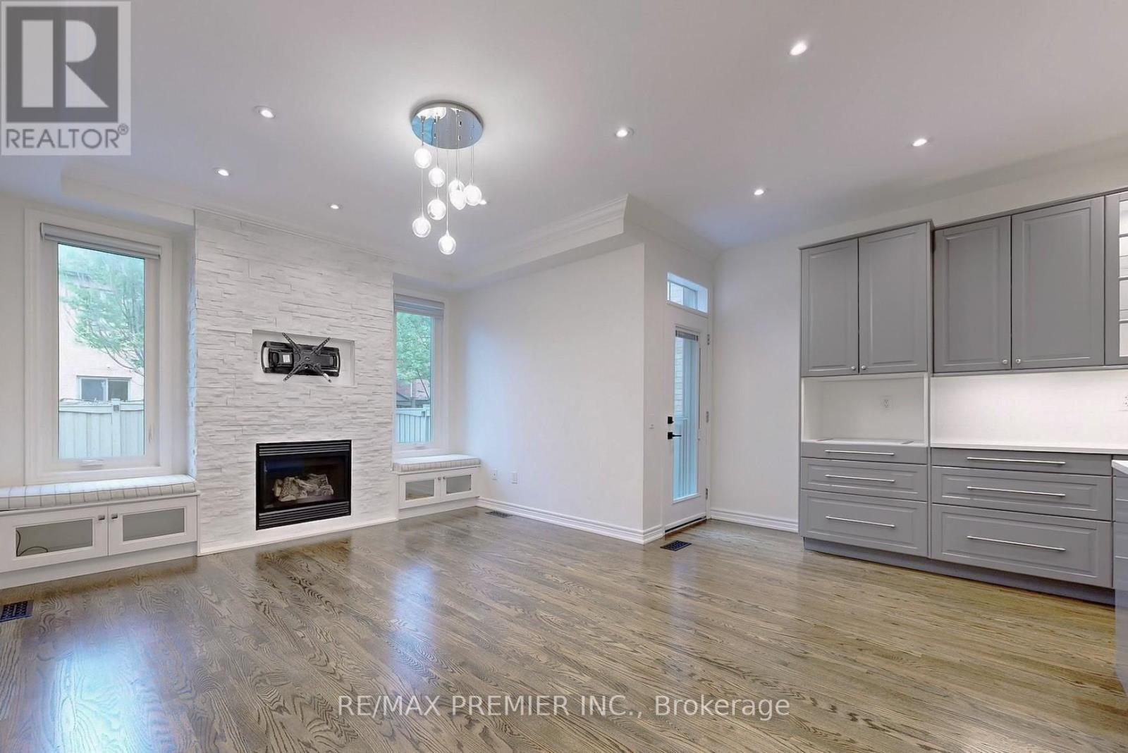 422 Lady Nadia Drive, Vaughan, Ontario  L6A 4E8 - Photo 5 - N12928812