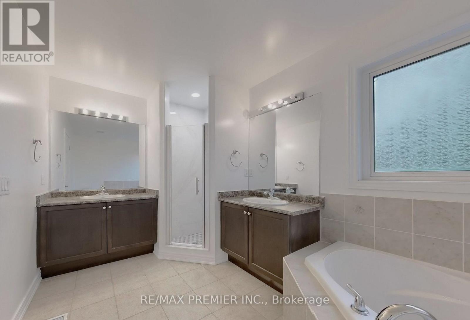 422 Lady Nadia Drive, Vaughan, Ontario  L6A 4E8 - Photo 9 - N12928812