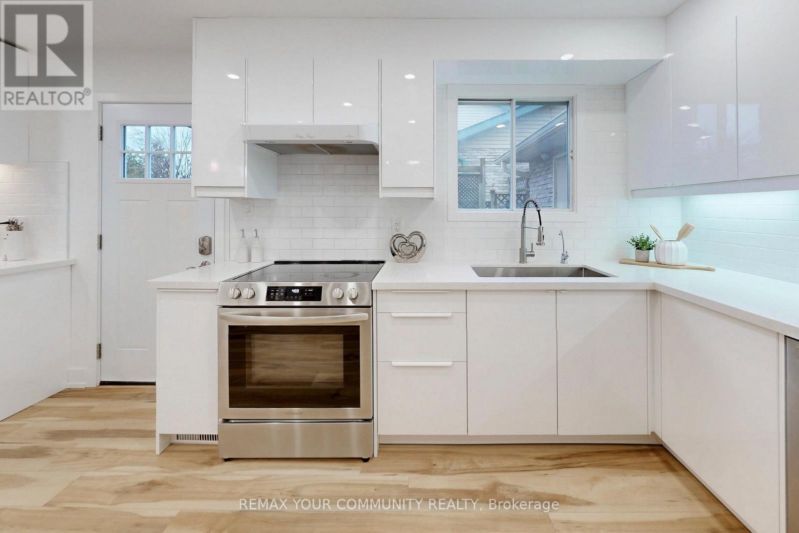 101 Ashton Road, Newmarket, Ontario  L3Y 5R6 - Photo 11 - N12928868