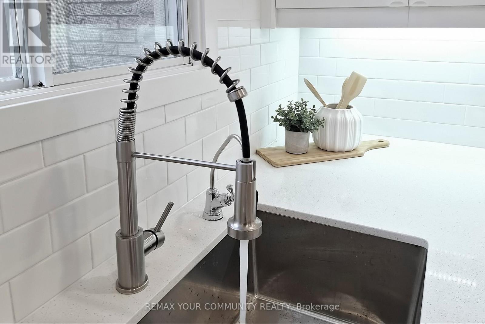 101 Ashton Road, Newmarket, Ontario  L3Y 5R6 - Photo 15 - N12928868