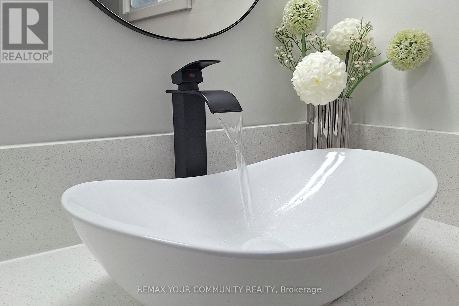 101 Ashton Road, Newmarket, Ontario  L3Y 5R6 - Photo 20 - N12928868