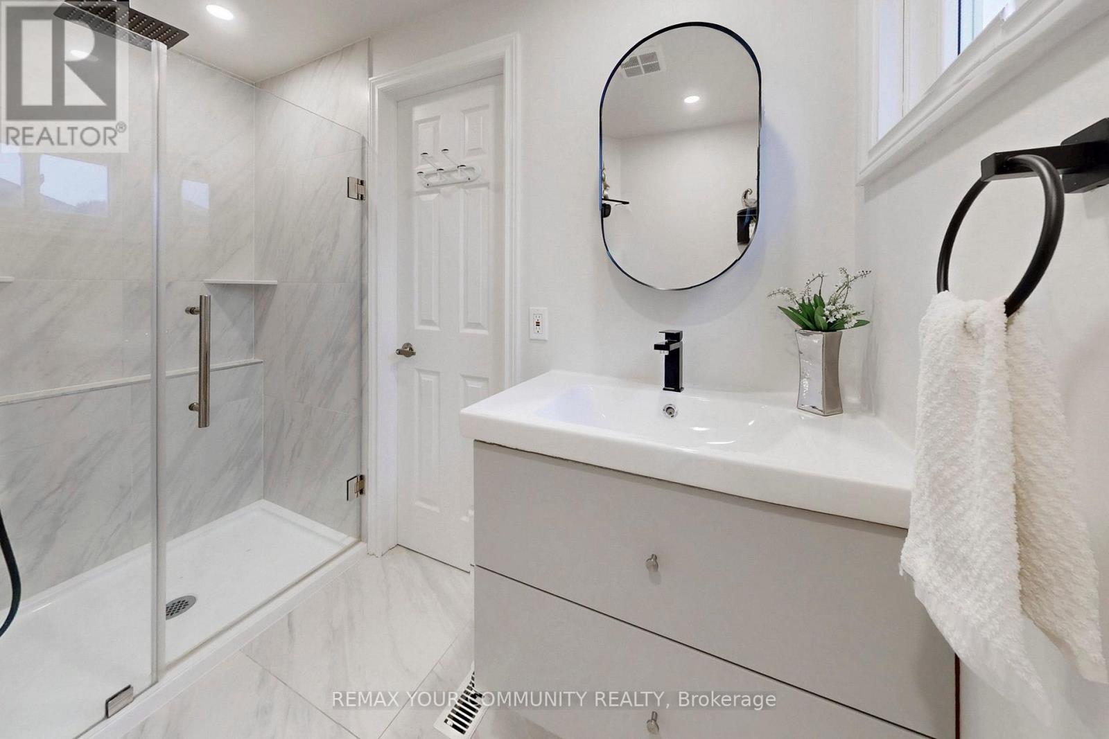 101 Ashton Road, Newmarket, Ontario  L3Y 5R6 - Photo 26 - N12928868