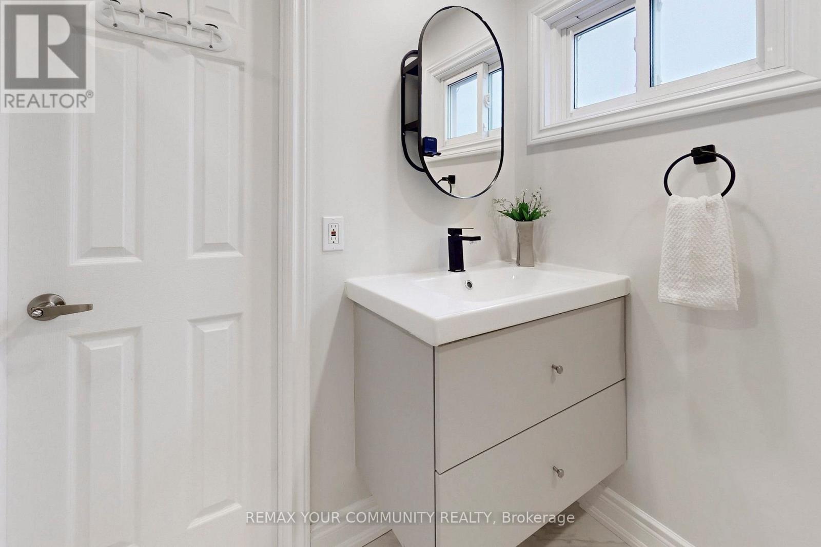 101 Ashton Road, Newmarket, Ontario  L3Y 5R6 - Photo 27 - N12928868